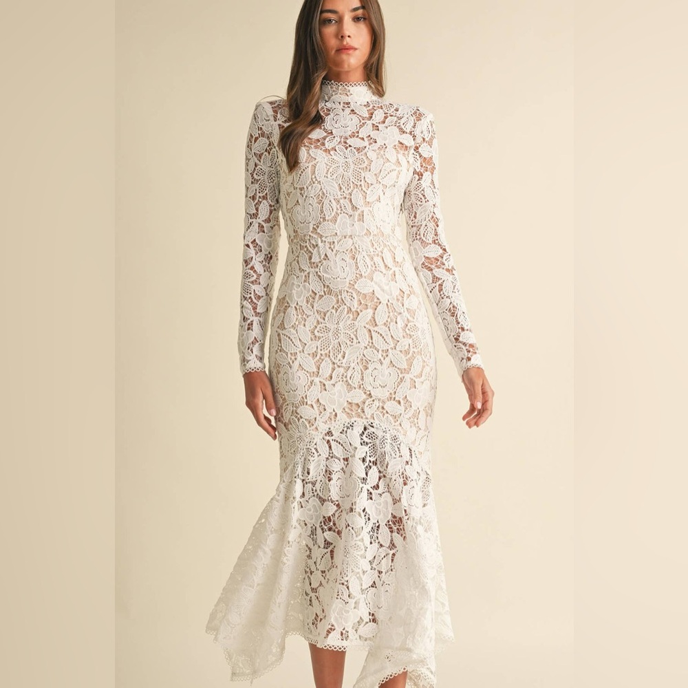 ✨Elegant White Lace Midi Dress – Size Small✨
